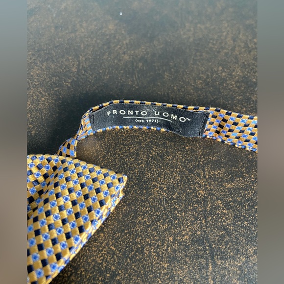 Men’s diamond like bow tie - Picture 2 of 3